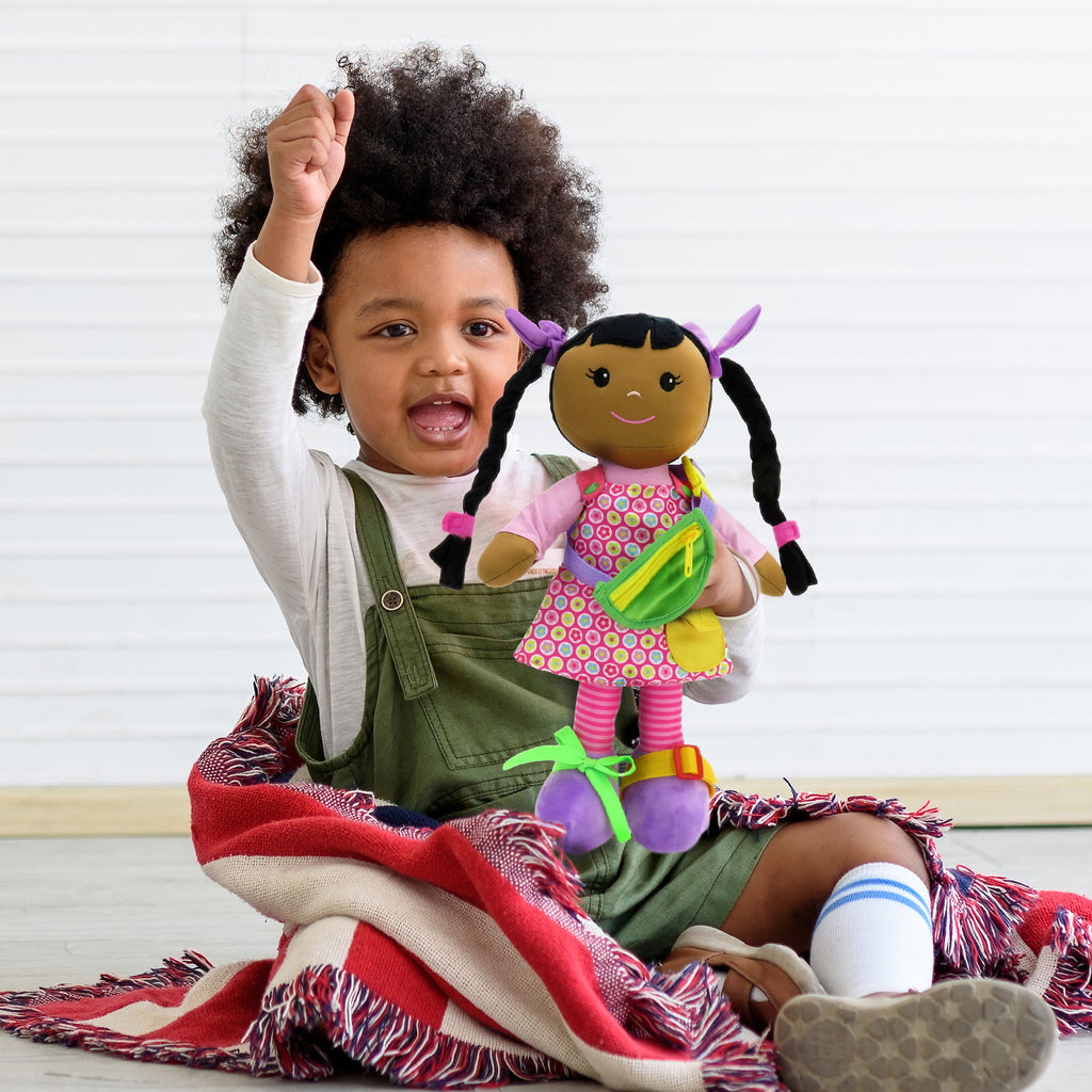 Muñeca educativa de piel oscura de 16" (13617)