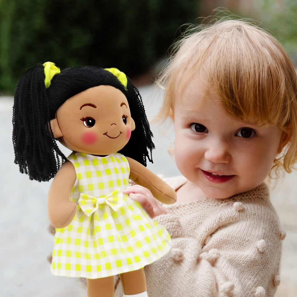Muñeca Laura amarilla Sweet Cakes de 16" (92540AMARILLO) 